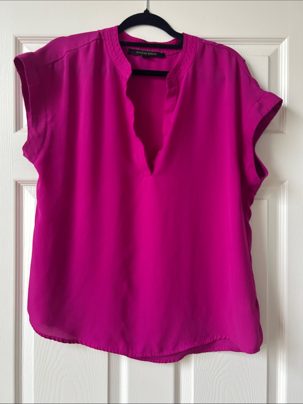 Cynthia Steffe Fuchsia Notch-Neck Cap Sleeve Blouse